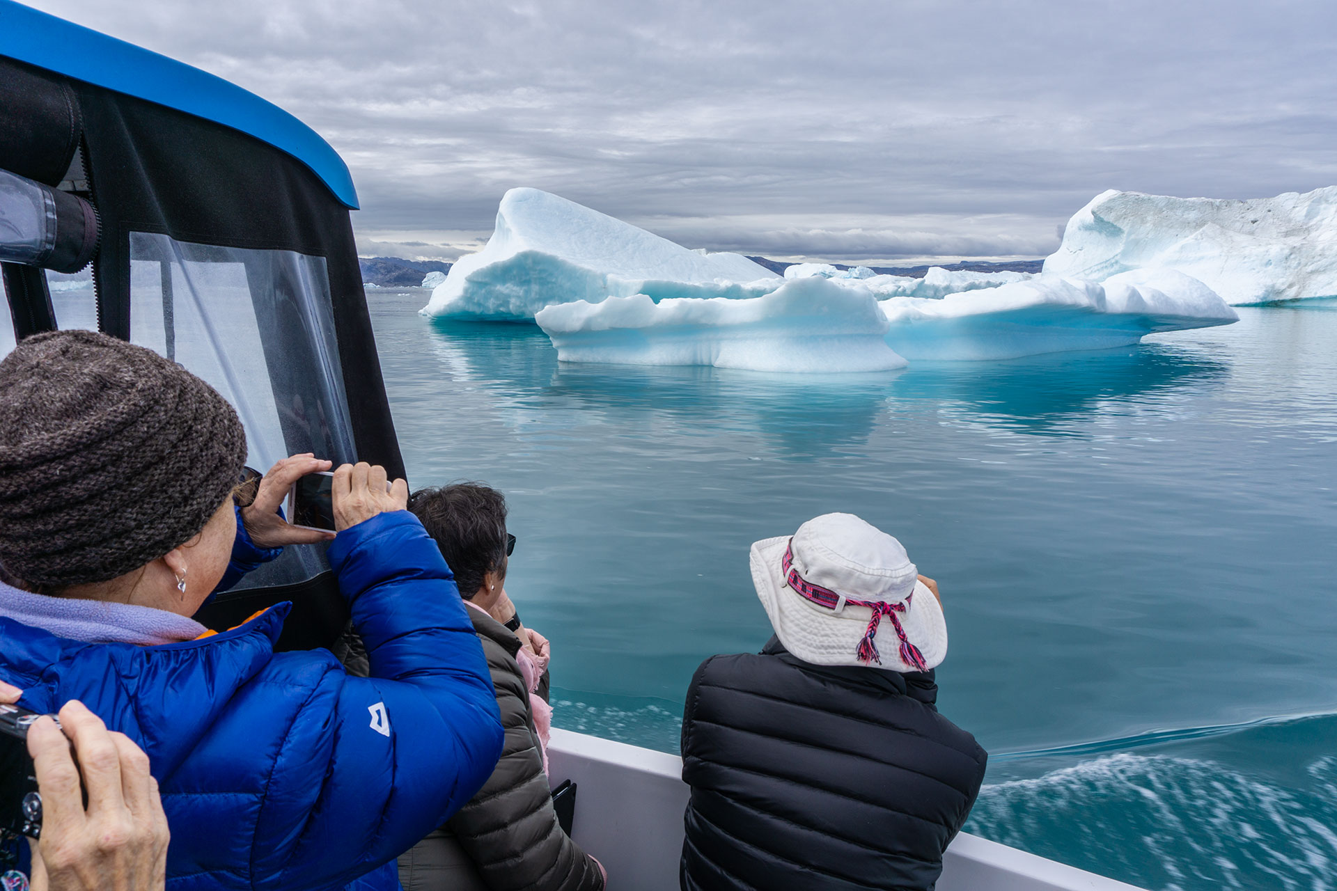 Photographing the iceberg spectacle
